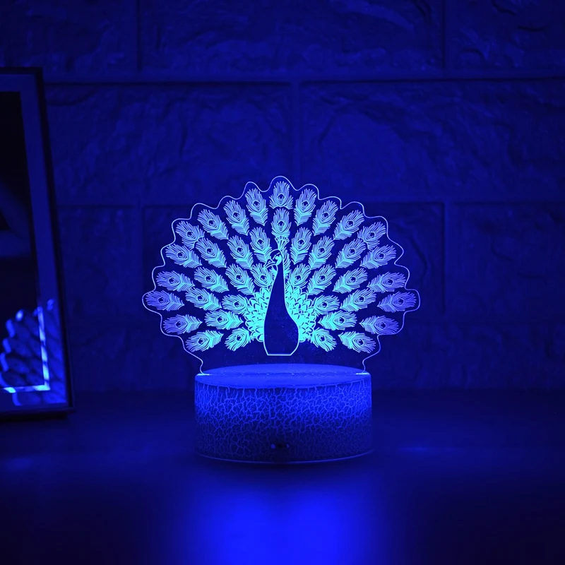 Wundervolles Nachtlicht mit Pfau Motiv - Leuchtet in vielen Farben